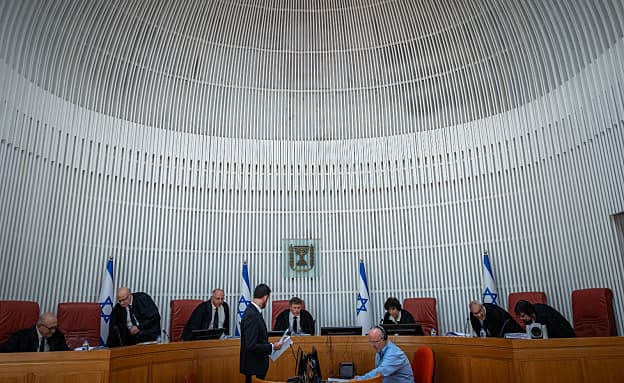 שופטי העליון בשיחות סגורות: „דמנו הותר, אנו חוששים ומפחדים” | חדשות 13