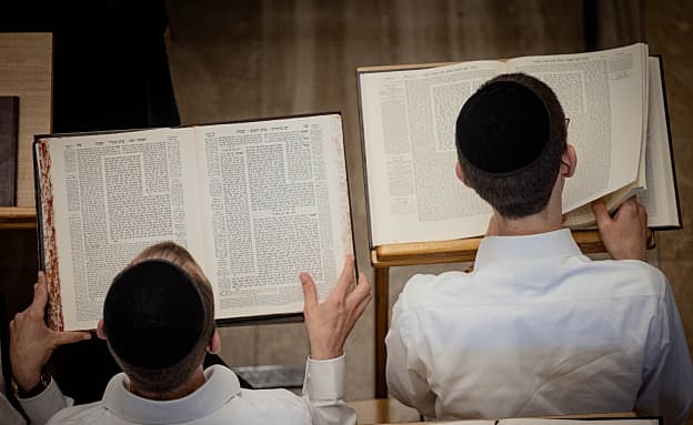 כ-90% מהמורים לאנגלית, מתמטיקה ומדעים בחינוך החרדי בלי הכשרה | חדשות 13