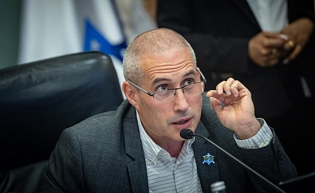 מילביצקי נגד בכירי מערכת הביטחון והמשפט: „מובילים מרד” | חדשות 13