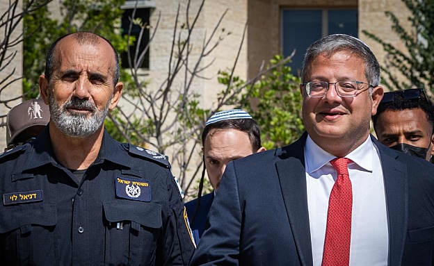המפכ”ל נגד בן גביר: „מביע הערכה” למפקד התחנה שהשר ביקש להדיח | חדשות 13