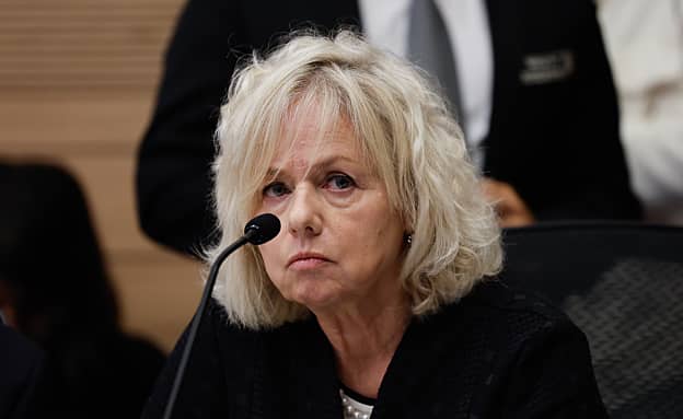 היועמ”שית נגד החוק לפיצול תפקידה: „יוביל לפגיעה ביסודות המשטר” | חדשות 13