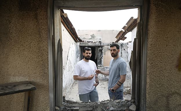 המזוזה מכפר עזה הגיעה לבית הלבן: „באנו לומר תודה לנשיא” | חדשות 13