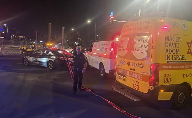 חשד לניסיון חיסול: שני פצועים קשה ובינוני מירי בצפון תל אביב | חדשות 13