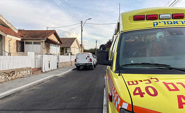 בת 33 נמצאה ללא רוח חיים בבית באשקלון; המשטרה חוקרת | חדשות 13