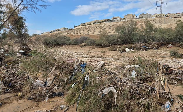 סוף טרגי: הנעדר שנסחף בנחל מיתר אותר ללא רוח חיים | חדשות 13