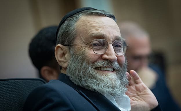 התרגיל של גפני: לפיד הודיע שיעתור – החרדים העבירו מהר את הכסף | חדשות 13