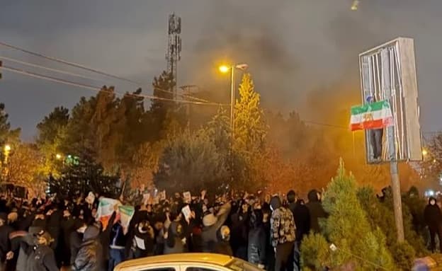 נשיא איראן מאשים את ישראל וארה”ב במחאות: „רוצות ליצור כאוס” | חדשות 13