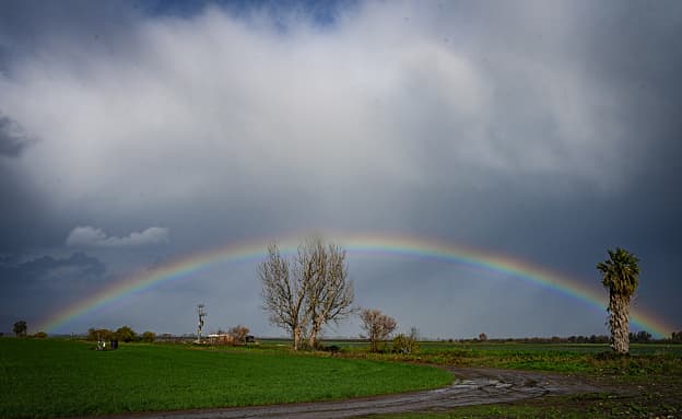התחזית לחג: מעונן ואביך עם גשמים מצפון ועד דרום | חדשות 13