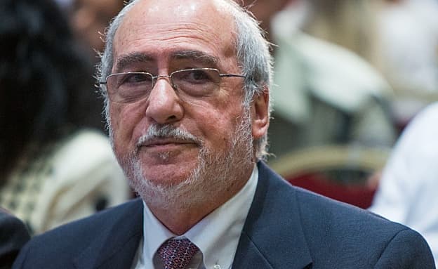 נשיא העליון לשעבר אשר גרוניס פונה לבית חולים במצב קשה | חדשות 13