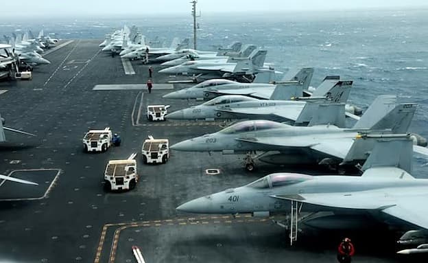 נושאת מטוסים, צוללות וטילים מול איראן: „מתקפה תיחשב כמלחמה” | חדשות 13