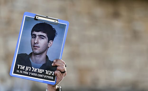דיווח: המו”מ בין ישראל ללבנון יכלול דיון על השבת שרידי רון ארד | חדשות 13