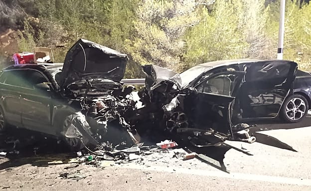 הולך רגל נהרג בכביש 443; צעירה נפצעה קשה בתאונה חזיתית בבנימין | חדשות 13