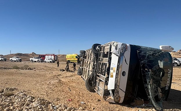 שתי תאונות במעורבות אוטובוסים בדרום: עשרות נפצעו קל-בינוני | חדשות 13