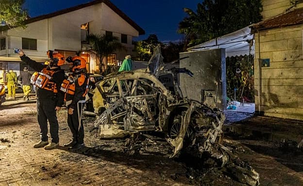 מאות שיגורים מהבוקר, חיל האוויר בגל תקיפות במרכז איראן | חדשות 13