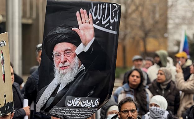 דיווח: המודיעין האמריקני מעריך שהמשטר האיראני לא בסכנת קריסה | חדשות 13