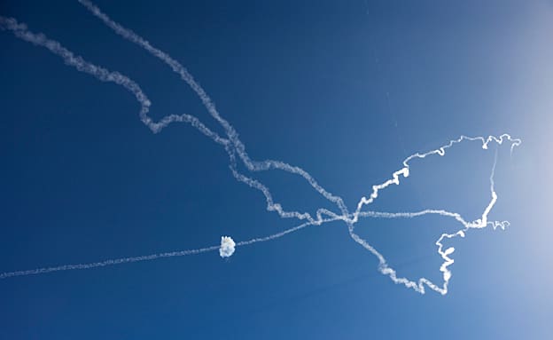 שיגורים ליישובי הצפון; צה”ל באזהרת פינוי לתושבים בלבנון | חדשות 13