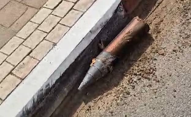 תיעוד: תושב טירה חשוד שגנב ראש נפץ של טיל איראני | חדשות 13