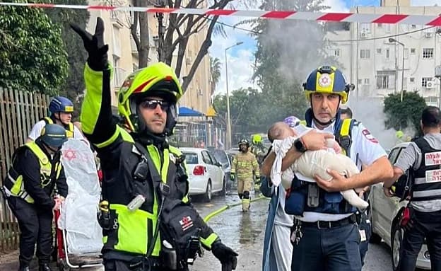 חודש הירי מאיראן: 8 פצועים קל בזירות נפילה בבני ברק ובפתח תקווה | חדשות 13