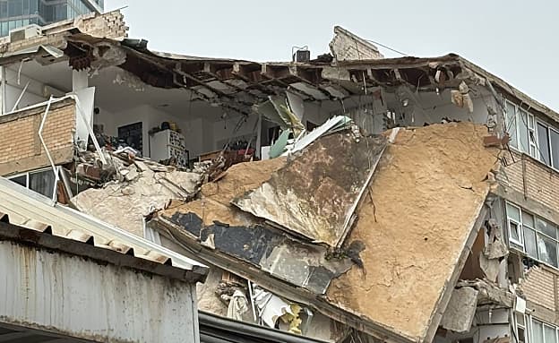מבנה קרס בתל אביב: 2 פצועים בינוני חולצו מההריסות | חדשות 13