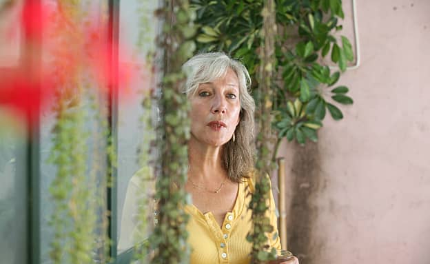 המשוררת והפזמונאית צרויה להב הלכה לעולמה בגיל 74 | חדשות 13