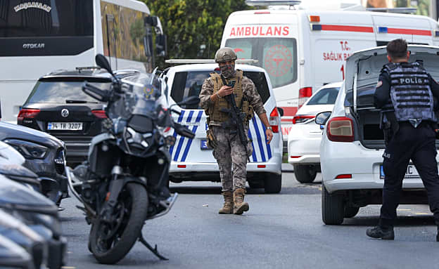 חשד לפיגוע בטורקיה: שני פצועים מירי ליד הקונסוליה הישראלית | חדשות 13