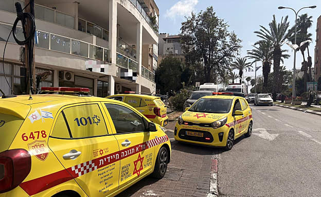 קטטה בהוסטל בחדרה: בן 40 נדקר למוות, גבר נוסף נפצע קשה | חדשות 13