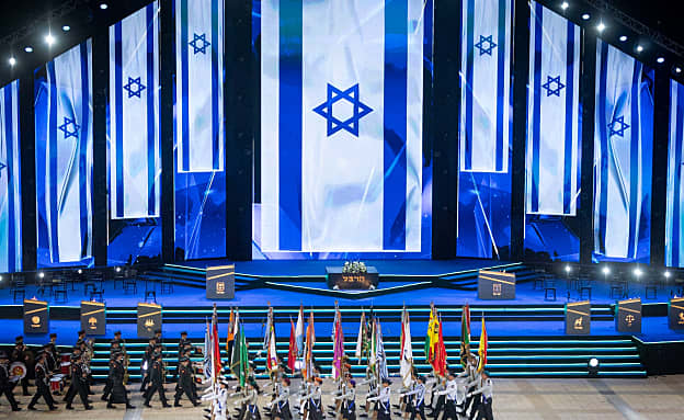 אל”מ מ’ השיא את משואת צה”ל: „לזכרם של הגיבורים והגיבורות” | חדשות 13