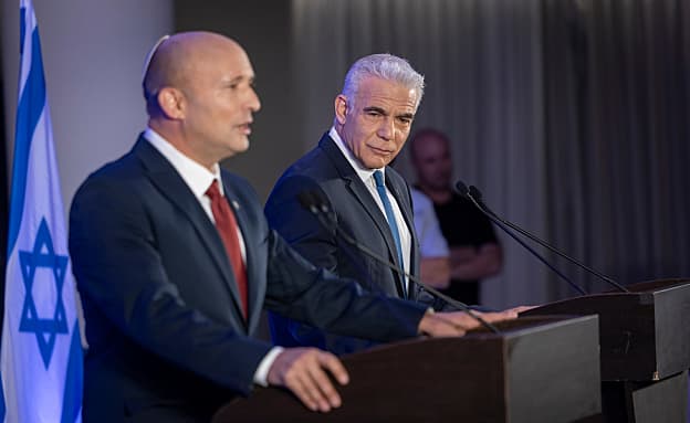 בכיר בקמפיין של בנט: „יש לנו שני פיגועים – לפיד וליאור חורב” | חדשות 13