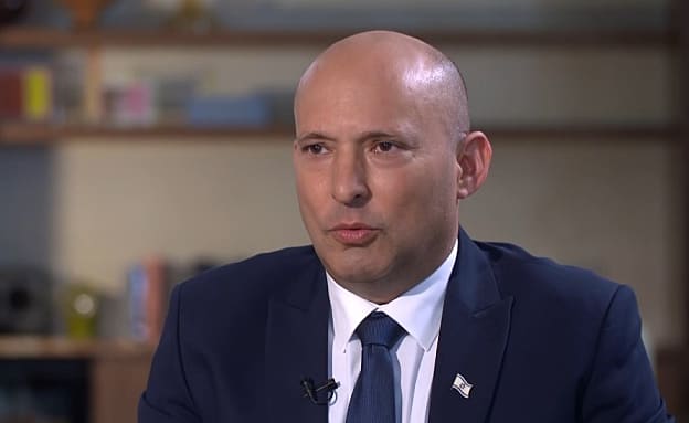 בנט: „לא אוותר לאיזנקוט על המקום הראשון; אביס את נתניהו” | חדשות 13