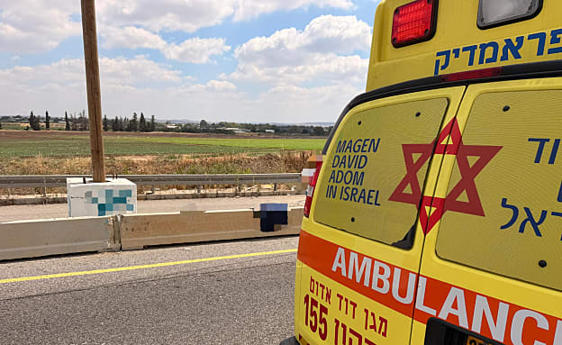 שבת מדממת בדרכים: רוכב אופנוע ורוכב קורקינט חשמלי נהרגו | חדשות 13