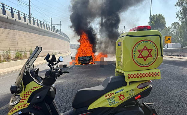 חשד לחיסול בנתיבי איילון: הרוג בפיצוץ רכב סמוך לצומת חולון | חדשות 13