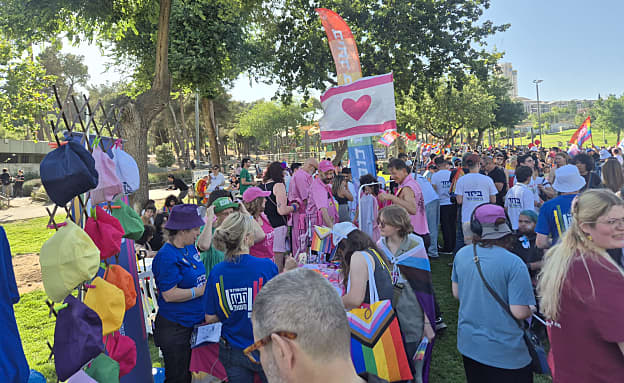 „דורשות ודורשים שינוי”: מצעד הגאווה בירושלים יצא לדרך | חדשות 13