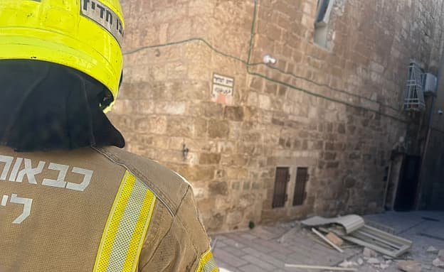 בת 80 נהרגה ובן 50 נפצע קשה בפיצוץ בלון גז בירושלים | חדשות 13