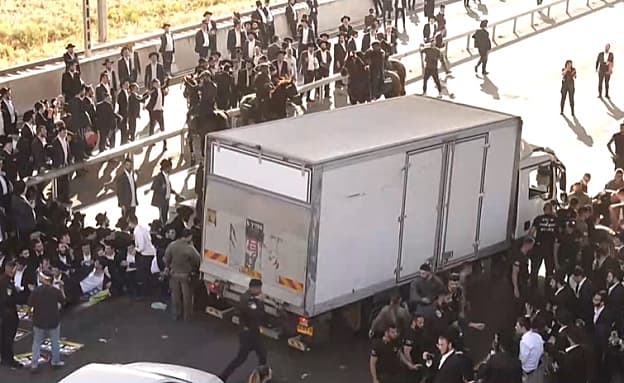 עימותים בהפגנות החרדים; כבישים 1, 4 ו-6 נחסמו | כל העדכונים | חדשות 13