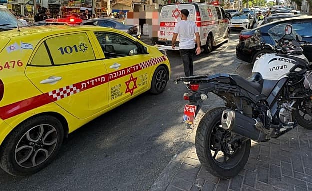 בת 11 נפלה במדרגות מגובה של מספר קומות בחולון, מצבה קשה | חדשות 13