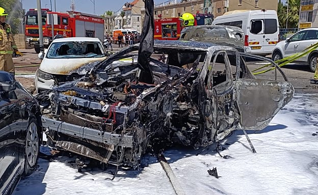 חשד לחיסול: גבר נהרג בפיצוץ רכב בקריית גת | חדשות 13