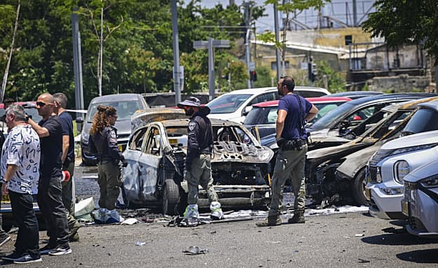 „הצמידו מטען חבלה לרכב”: תושב יפו מואשם ברצח הצעיר בחולון | חדשות 13