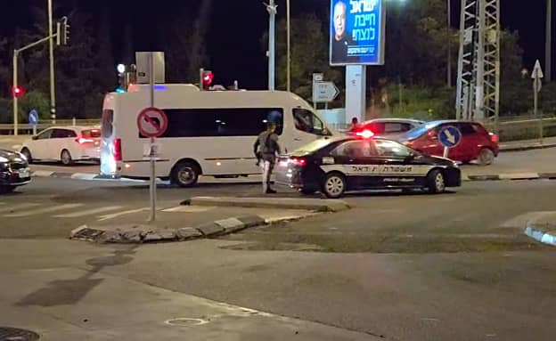 פריסת כוחות נרחבת בזיכרון יעקב: חרדים ניסו להגיע לבית המפכ”ל | חדשות 13