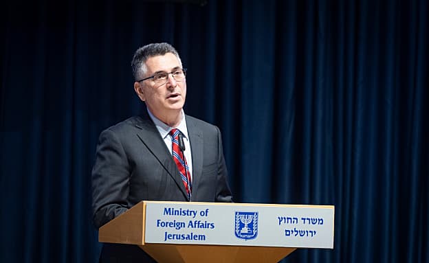 שר החוץ הטורקי: „ישראל – בעיה עולמית”; סער: „דברים מחליאים” | חדשות 13