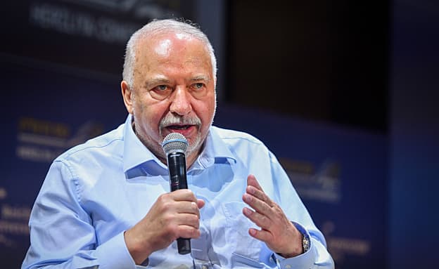 ליברמן בעקיצה מרומזת לאיזנקוט: „חלק מחבריי לאופוזיציה לא מבינים” | חדשות 13