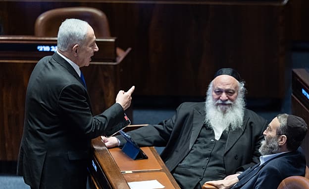הזיגזג של נתניהו על הגיוס והסערה: „ספין, הוא מפחד מהסקרים” | חדשות 13
