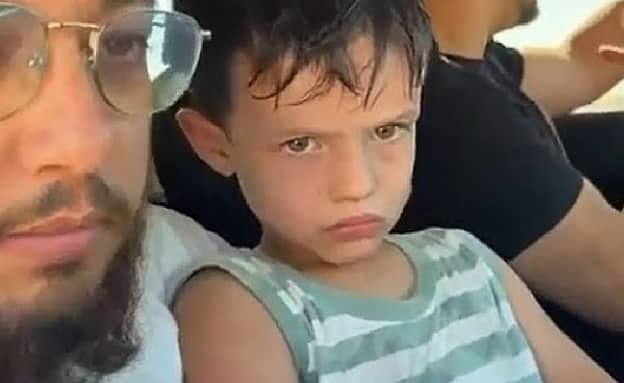 בין השיחים בחולות: יובל קוגן בן ה-4 שנעדר באשקלון – אותר בחיים | חדשות 13