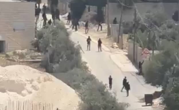 יממה אחרי העימות הקטלני: מתנחלים נכנסו שוב לכפר הפלסטיני | חדשות 13