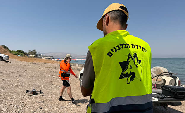 חיפושים בכנרת אחר גבר שנכנס למים וטרם אותר: „חשש לחייו” | חדשות 13