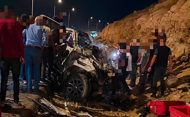 גבר כבן 50 נהרג בתאונת דרכים בנגב, שניים נוספים נפצעו קשה | חדשות 13