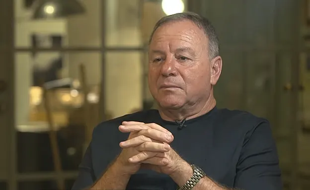 „ביקשו מסמך נאמנות”: האיש שהיה הכי קרוב לנתניהו פותח הכל | חדשות 13