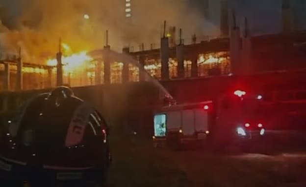 שריפה בחניון תת-קרקעי בפ”ת, אין שליטה באש: „לא להגיע לאזור” | חדשות 13