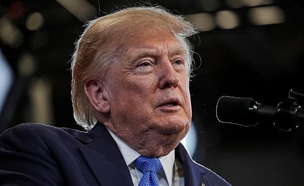 טראמפ אוסר על CNN להיכנס לבית הלבן: „ערוצי פייק ניוז” | חדשות 13