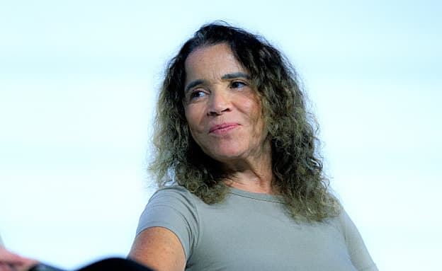 שלי יחימוביץ’ חושפת שחלתה בסרטן הלבלב: „עוברת כימו די קשוח” | חדשות 13