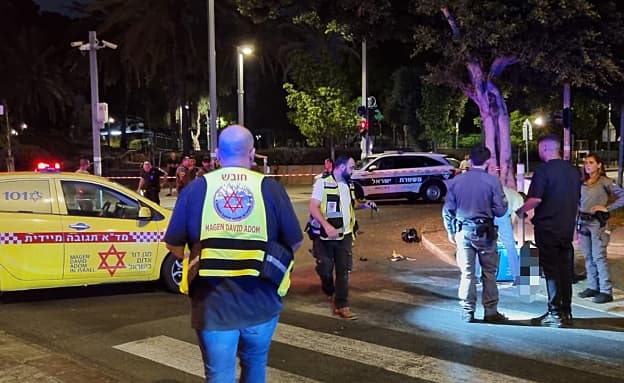 חשד לרצח ביפו: גבר כבן 30 נורה למוות, המשטרה מבצעת סריקות | חדשות 13